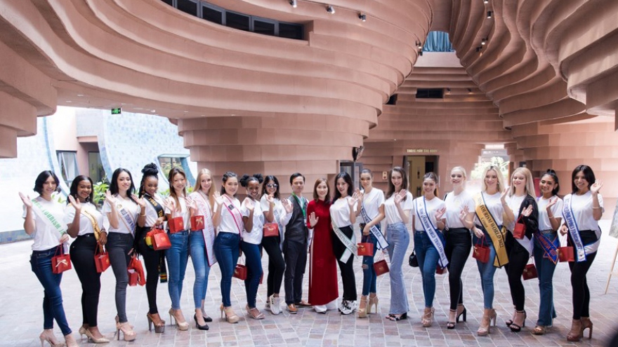 Miss Tourism World 2022 contestants discover Bat Trang ceramic village